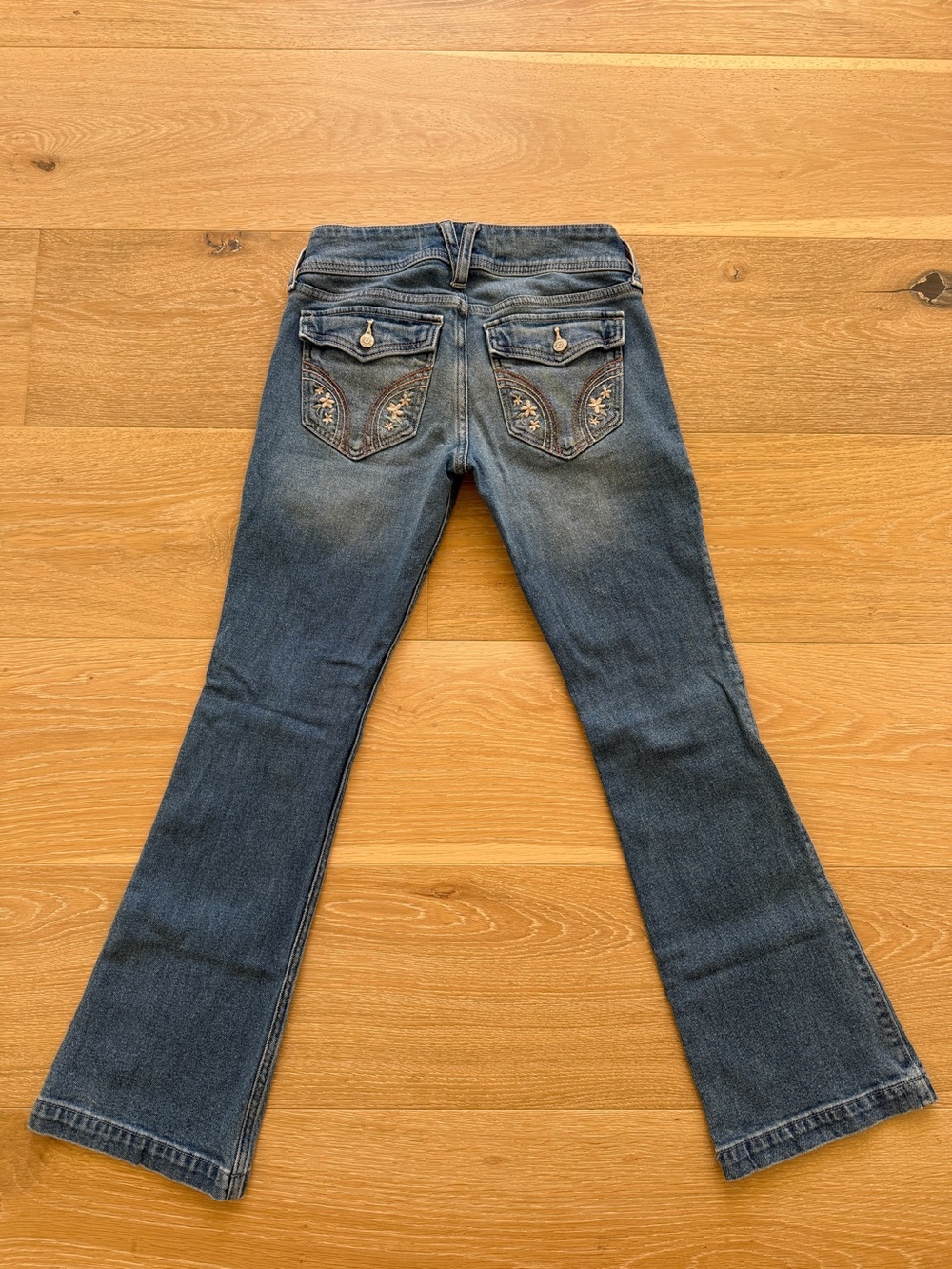 Hollister ultra low rise Women’s Blue Embroidered Back-Pocket Bootcut Jeans 26